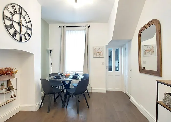 A New Apartment Near City Centre Titanic And Bus Stop Cozy Stay At Amber Lodge