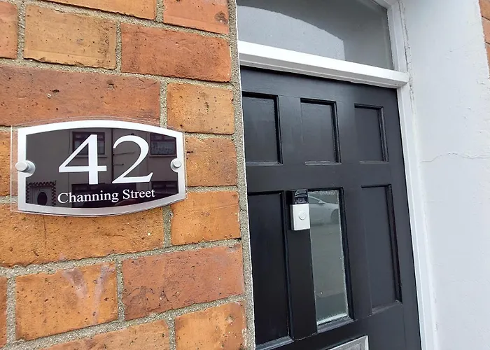 A New Apartment Near City Centre Titanic And Bus Stop Cozy Stay At Amber Lodge