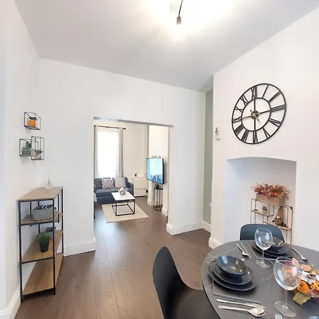 A New Apartment Near City Centre Titanic And Bus Stop Cozy Stay At Amber Lodge Belfast Exterior photo