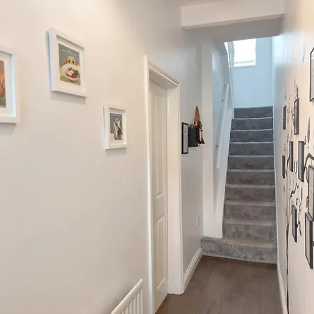 A New Apartment Near City Centre Titanic And Bus Stop Cozy Stay At Amber Lodge Belfast Exterior photo
