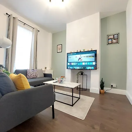 A New Apartment Near City Centre Titanic And Bus Stop Cozy Stay At Amber Lodge Belfast Exterior photo