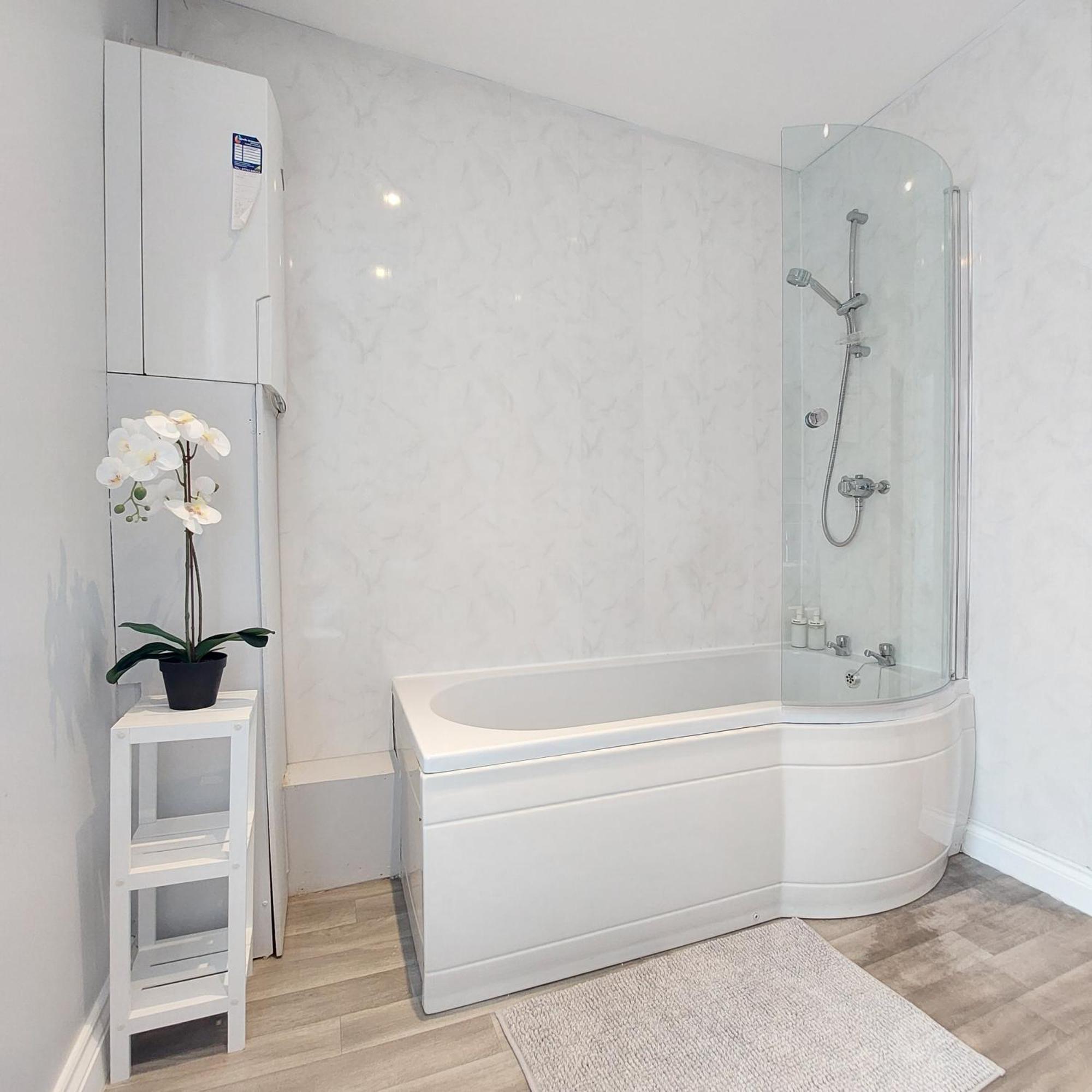 A New Near Centre Titanic And Bus Stop Cozy At Amber Appartement *